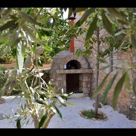 Traditional Stone House In Vamos Xirostérnion